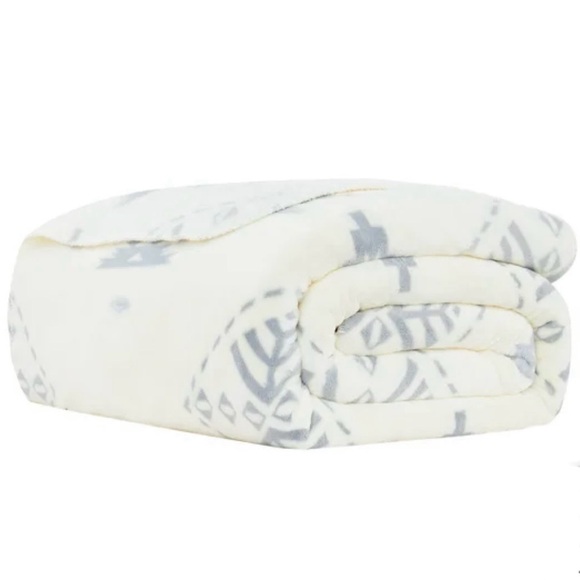 Pendleton Plush Throw - Picture 2 of 5